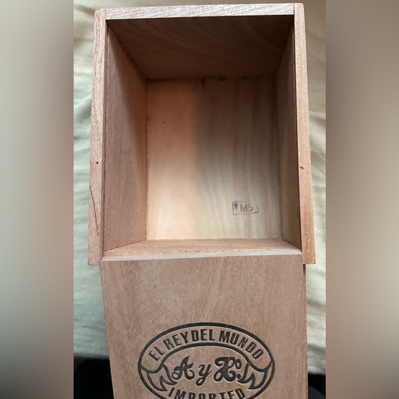 ELREYDEL MUNDO Empty Wooden Cigar Box - Picture 5 of 7
